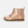 Friboo Stiefelette - Rose Gold-coloured, Kinder 1 Friboo Stiefelette - Rose Gold-coloured, Kinder -Friboo Schuhe Geschaft ea9e0f59bbdd4c439cda391d2861619f